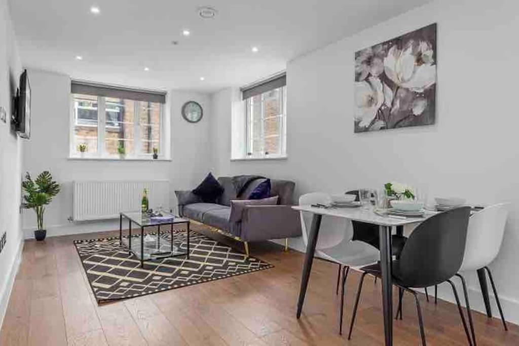 Cozy Flat Near Eye/ Victoria / Vauxhall Appartement