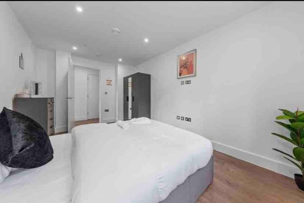 Cozy Flat Near Eye/ Victoria / Vauxhall Appartement